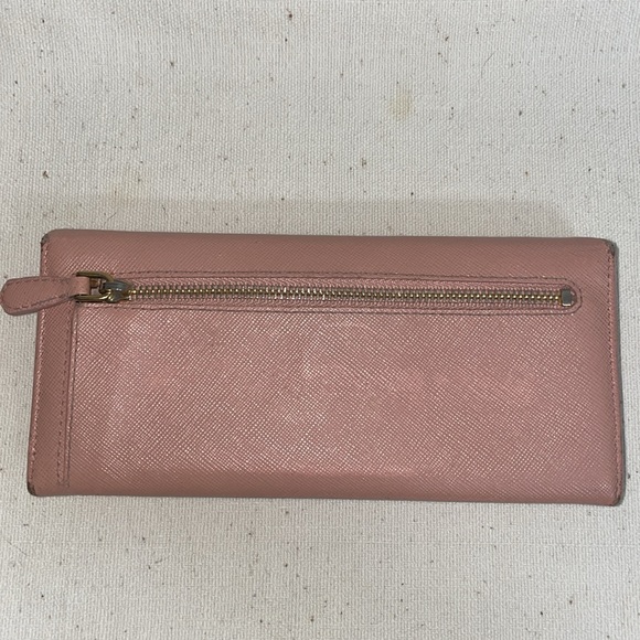 Authentic PRADA Milano pink long wallet saffiano leather with gold details. - Picture 4 of 13